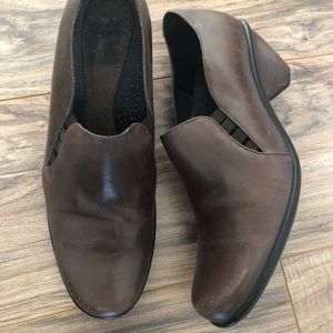 Dansko slip on pumps Clogs shoes Sz 40 9 Brown